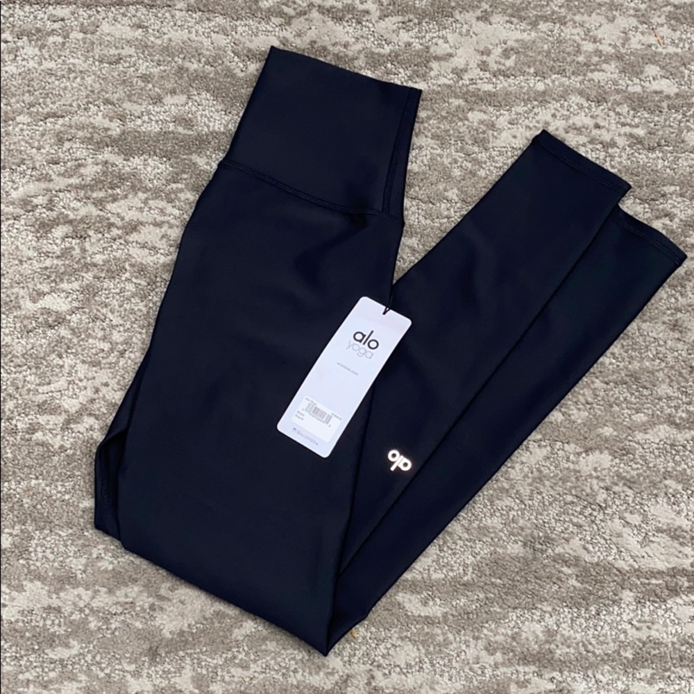 Never Worn Alo Yoga Black Leggings